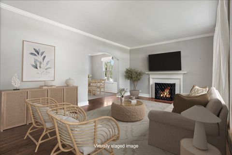 Tiny photo for 545 S Evergreen Avenue, Arlington Heights, IL 60005 (MLS # 12640267)