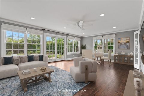 Tiny photo for 545 S Evergreen Avenue, Arlington Heights, IL 60005 (MLS # 12640267)