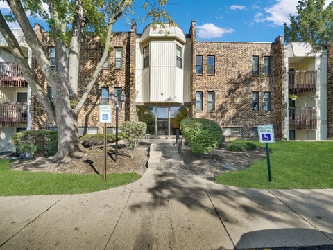 Photo of 2212 Country Club Drive #22C, Woodridge, IL 60517 (MLS # 12770243)