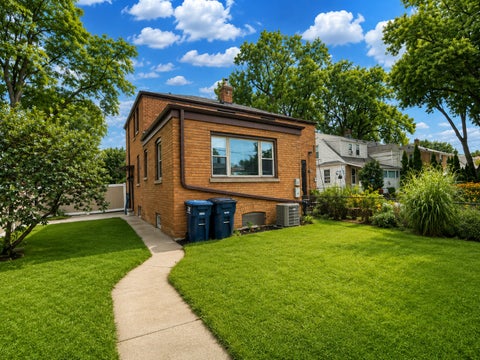 Tiny photo for 1693 Linden Street, Des Plaines, IL 60018 (MLS # 12773191)