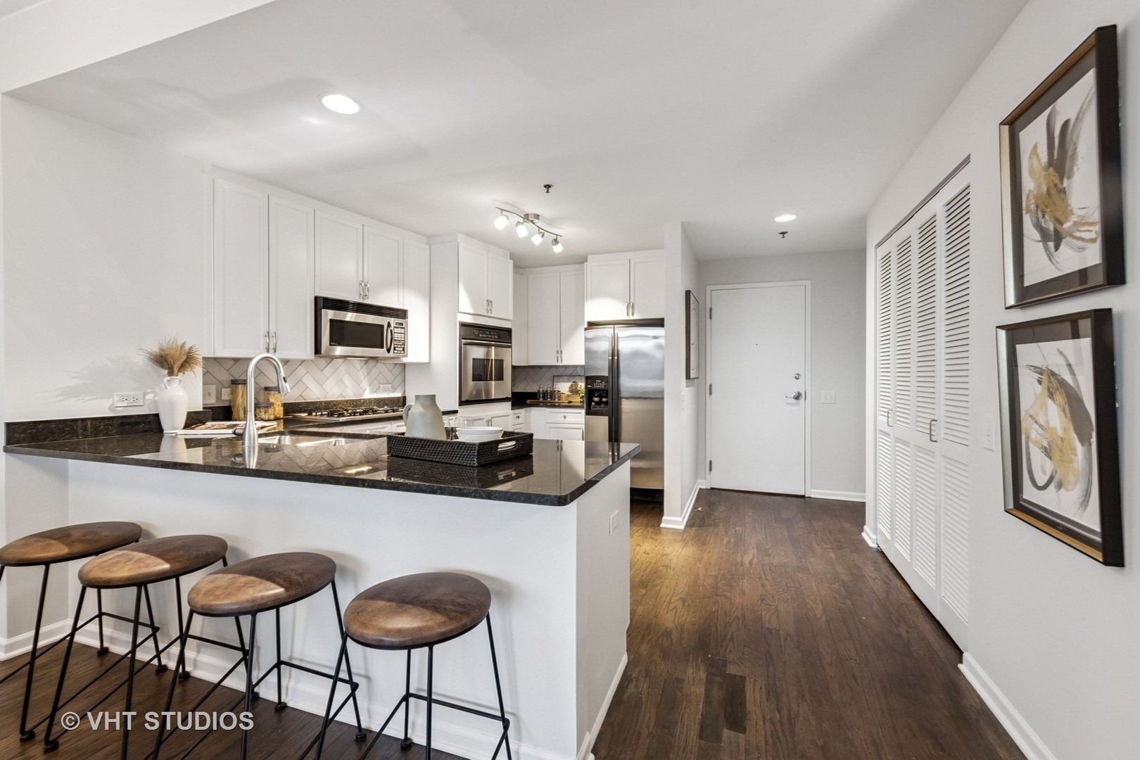 1515 S Prairie Avenue 1008