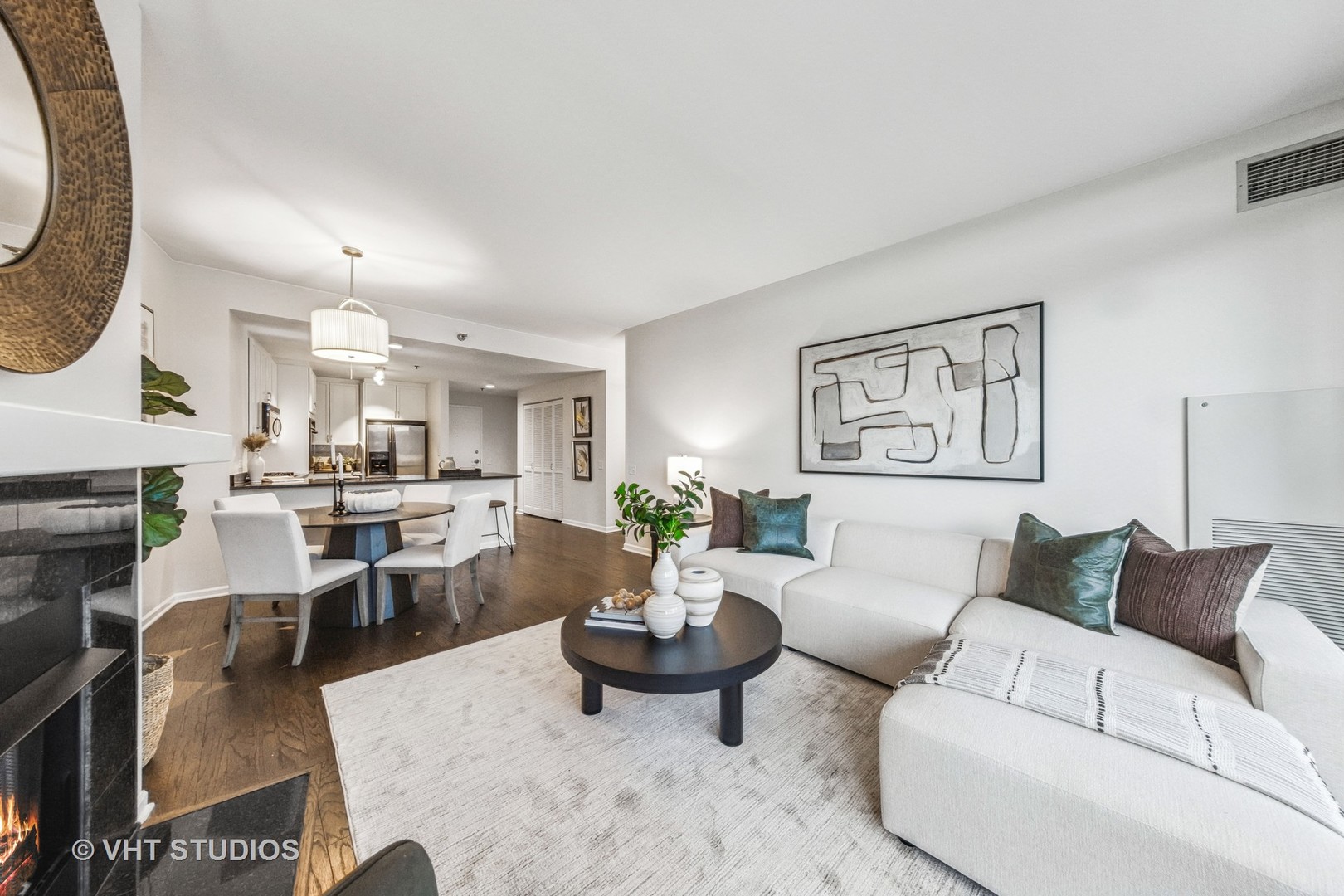 1515 S Prairie Avenue 1008