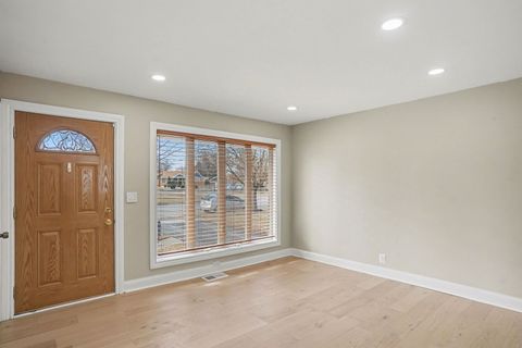 Tiny photo for 6044 Washington Street, Chicago Ridge, IL 60415 (MLS # 12565995)