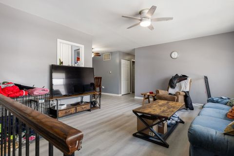 Tiny photo for 1055 HAMPTON HARBOR Harbor #1055, Schaumburg, IL 60193 (MLS # 12608178)