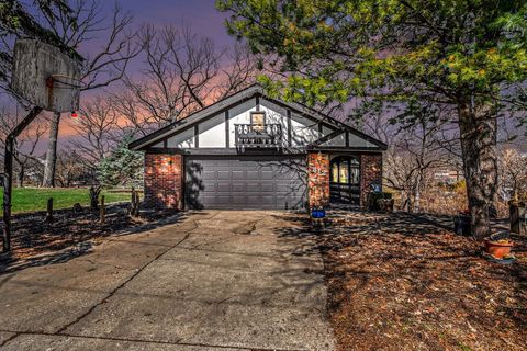 Tiny photo for 812 Sunset Drive, Shorewood, IL 60404 (MLS # 12597602)