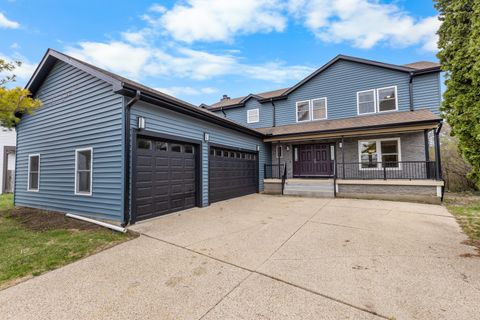 Photo of 330 OAK HILL Court, Antioch, IL 60002 (MLS # 12621431)