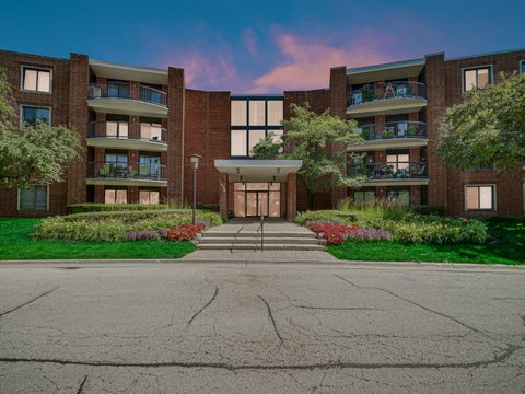 Tiny photo for 1415 E Central Road NE #305A, Arlington Heights, IL 60005 (MLS # 12691248)