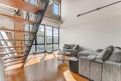 Tiny photo for 6300 S Woodlawn Street #305, Chicago, IL 60637 (MLS # 12622397)