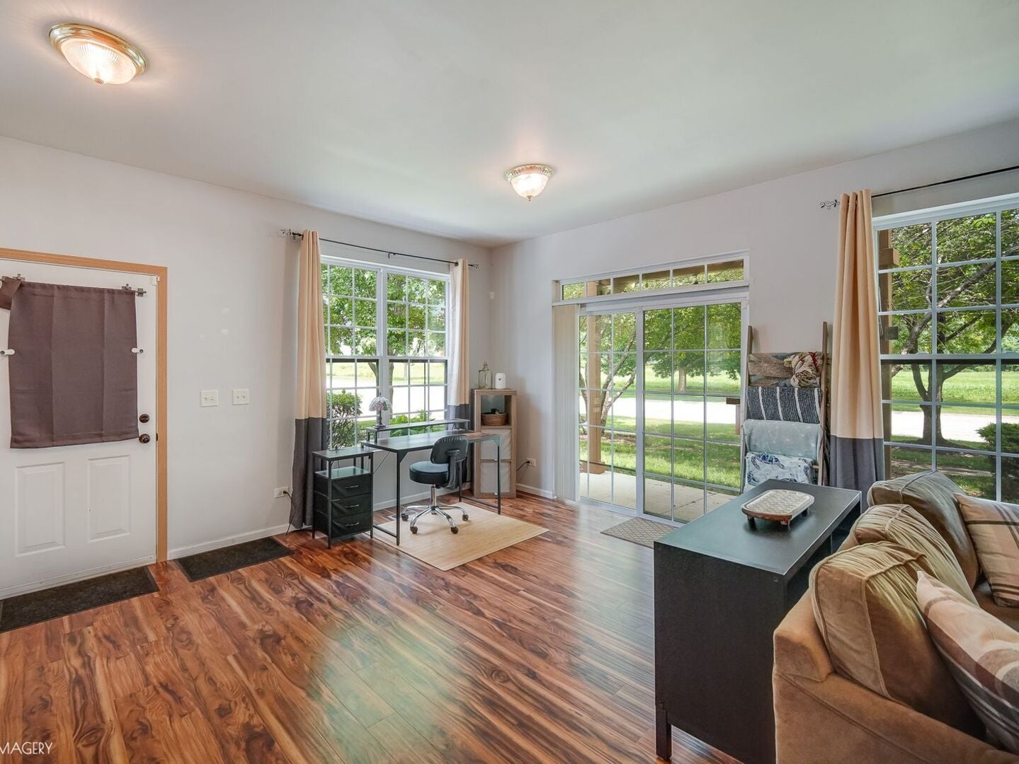 1901 W Crestview Circle 1901