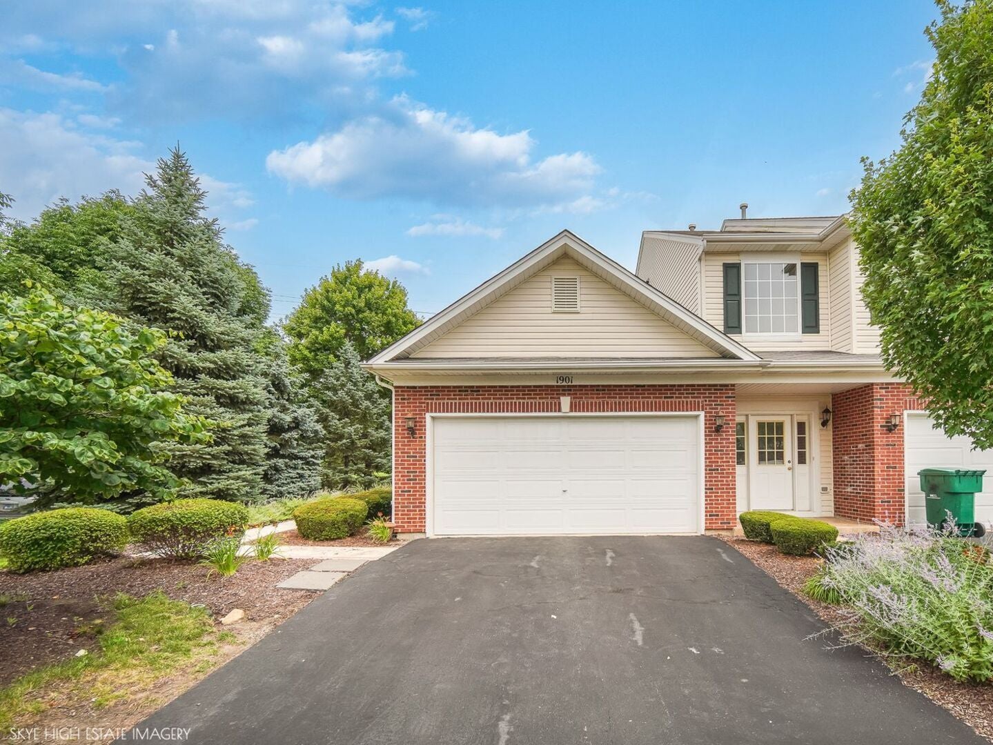 1901 W Crestview Circle 1901