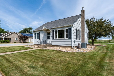 Tiny photo for 902 Clinton Street, Grand Mound, IA 52751 (MLS # 12718737)