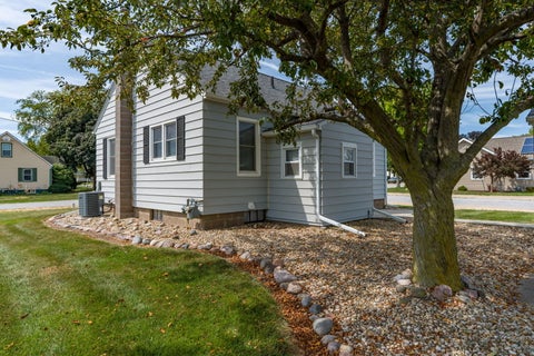 Tiny photo for 902 Clinton Street, Grand Mound, IA 52751 (MLS # 12718737)
