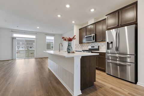 Tiny photo for 2016 Yellowstone Boulevard, Mundelein, IL 60060 (MLS # 12524211)