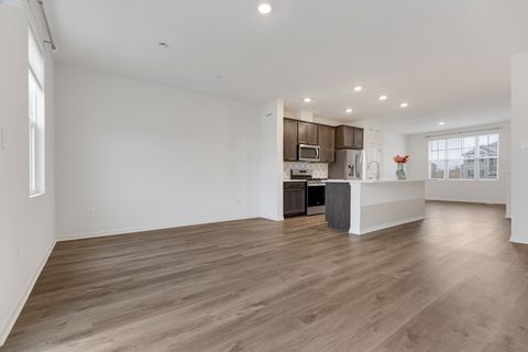 Tiny photo for 2016 Yellowstone Boulevard, Mundelein, IL 60060 (MLS # 12524211)