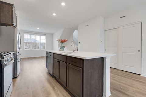 Tiny photo for 2016 Yellowstone Boulevard, Mundelein, IL 60060 (MLS # 12524211)