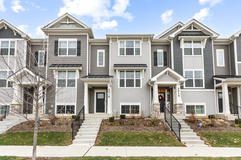 Tiny photo for 2016 Yellowstone Boulevard, Mundelein, IL 60060 (MLS # 12524211)