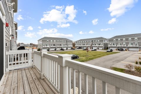 Tiny photo for 2016 Yellowstone Boulevard, Mundelein, IL 60060 (MLS # 12524211)