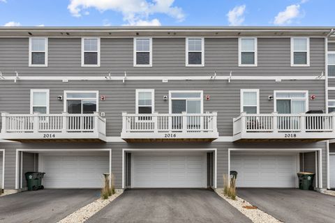 Tiny photo for 2016 Yellowstone Boulevard, Mundelein, IL 60060 (MLS # 12524211)