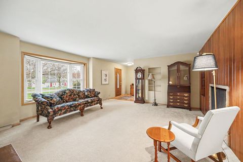 Tiny photo for 754 N Kenilworth Avenue, Glen Ellyn, IL 60137 (MLS # 12612678)