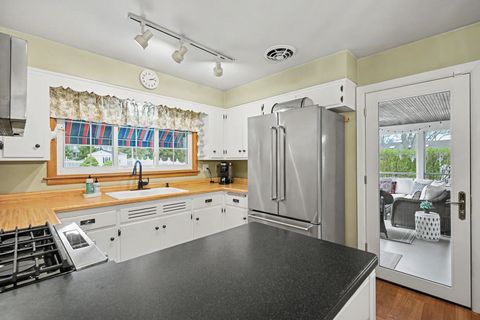 Tiny photo for 754 N Kenilworth Avenue, Glen Ellyn, IL 60137 (MLS # 12612678)