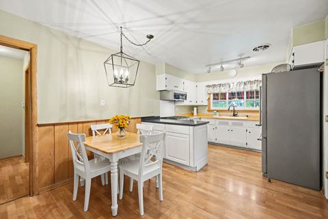 Tiny photo for 754 N Kenilworth Avenue, Glen Ellyn, IL 60137 (MLS # 12612678)