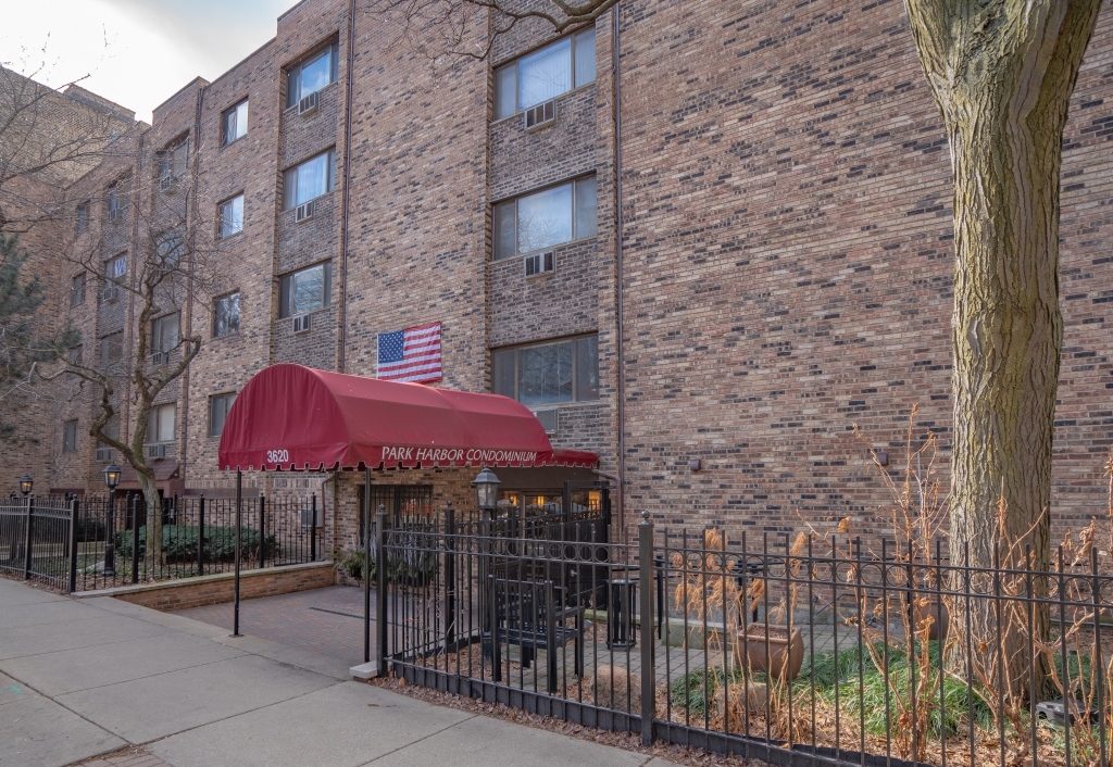 3620 N Pine Grove Avenue 501