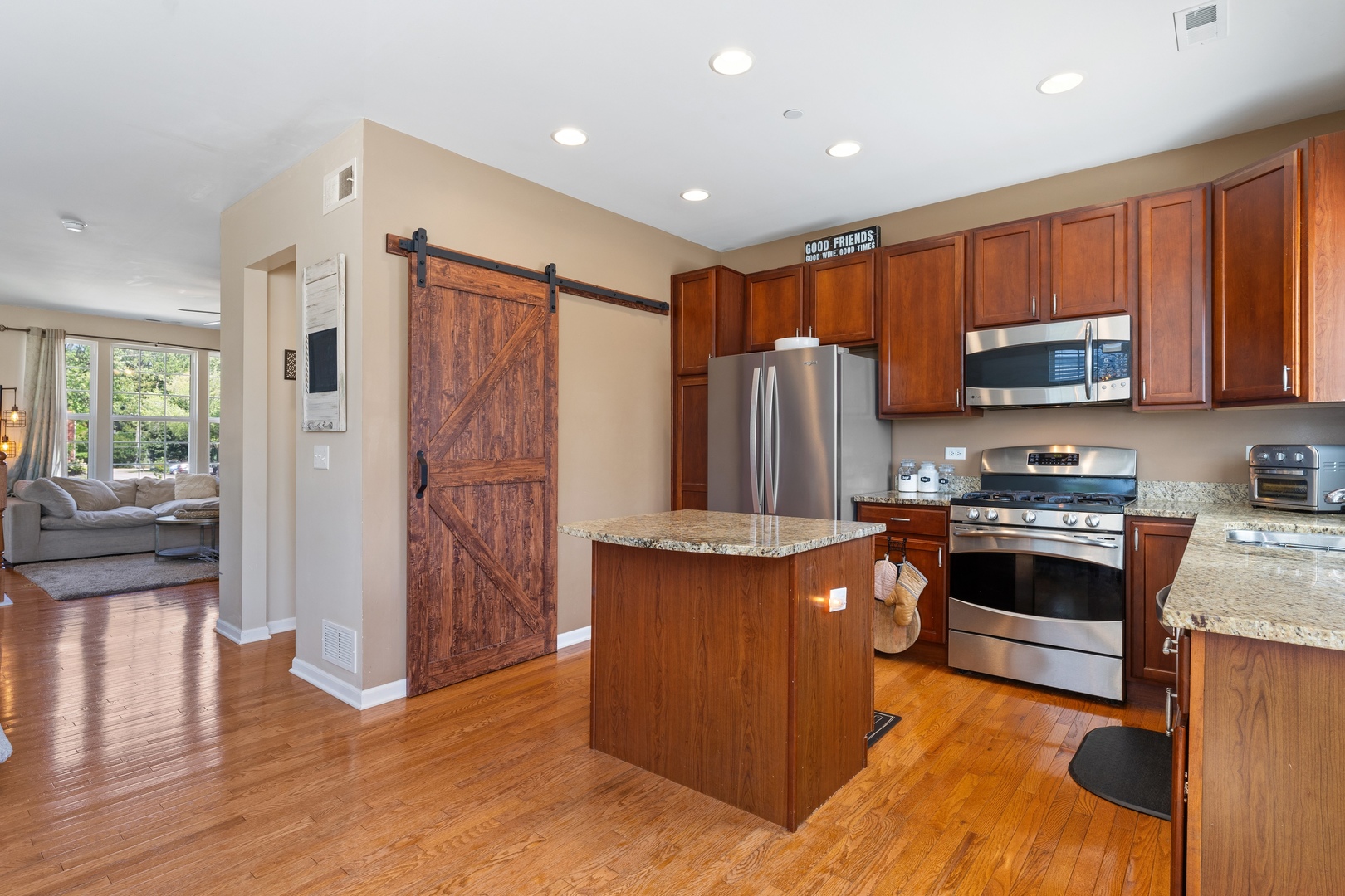 805 E Hamlin Lane