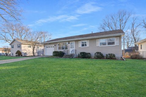 Photo of 1319 Rutledge Road, Bloomington, IL 61704 (MLS # 12536057)