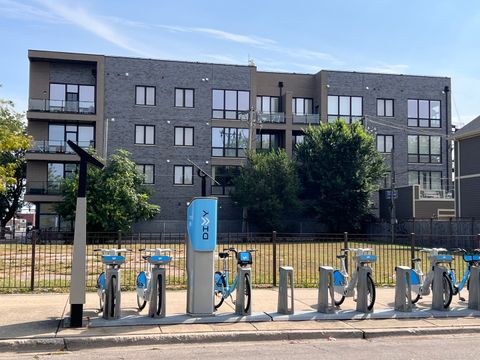 Tiny photo for 2423 W Fullerton Avenue #4G, Chicago, IL 60647 (MLS # 12476804)