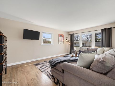 Tiny photo for 266 Marilyn Avenue, Glendale Heights, IL 60139 (MLS # 12590614)