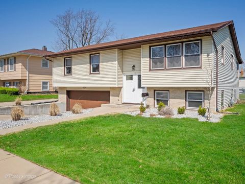 Tiny photo for 266 Marilyn Avenue, Glendale Heights, IL 60139 (MLS # 12590614)