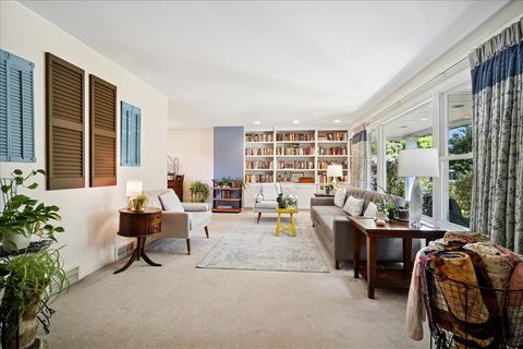 Tiny photo for 1014 S Grace Street, Mount Prospect, IL 60056 (MLS # 12447465)