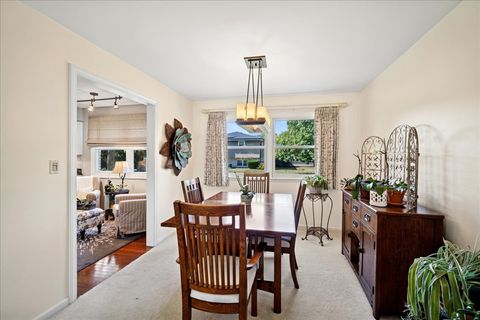 Tiny photo for 1014 S Grace Street, Mount Prospect, IL 60056 (MLS # 12447465)