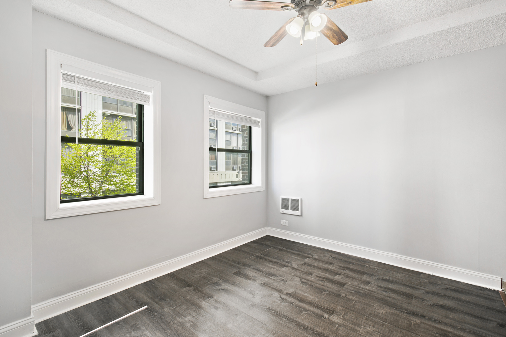 4520 N CLARENDON Avenue 206