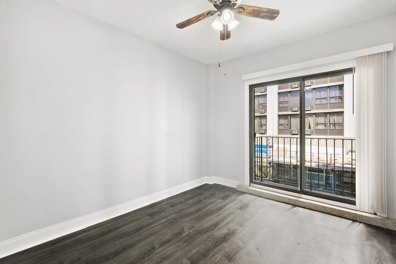 4520 N CLARENDON Avenue 206