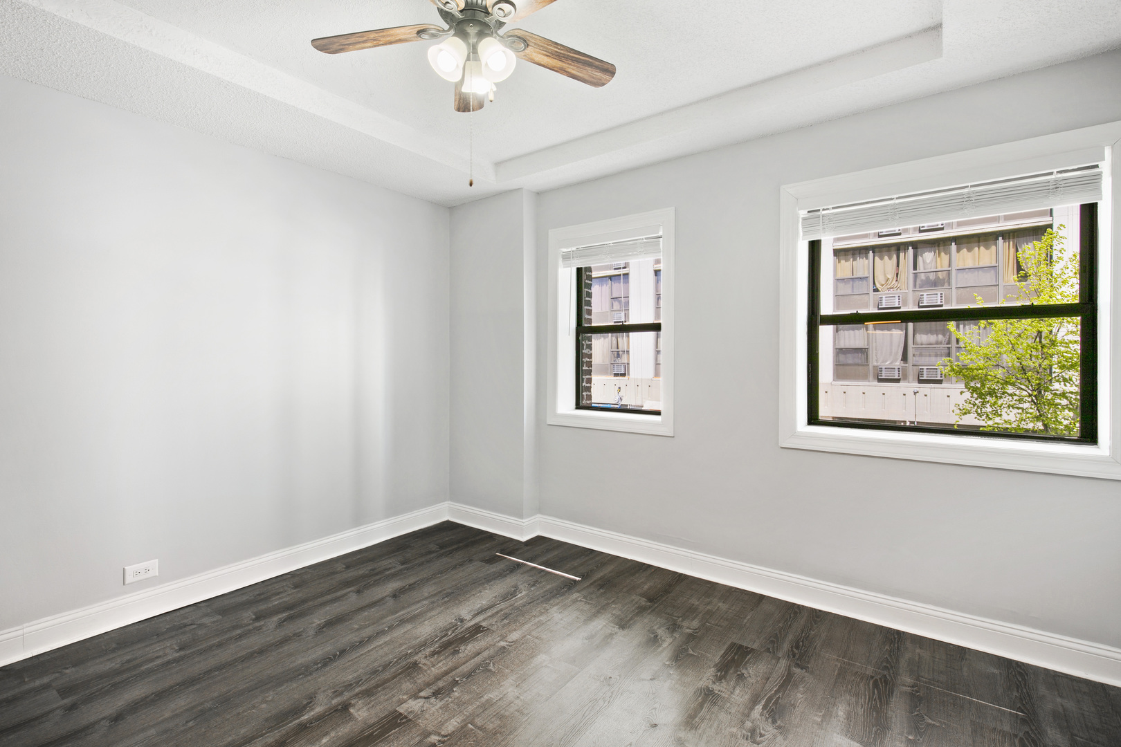 4520 N CLARENDON Avenue 206