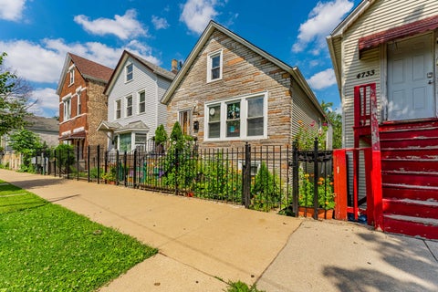 Tiny photo for 4731 S Honore Street, Chicago, IL 60609 (MLS # 12727914)