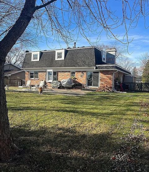Tiny photo for 533 N Beck Road, Lindenhurst, IL 60046 (MLS # 12554120)
