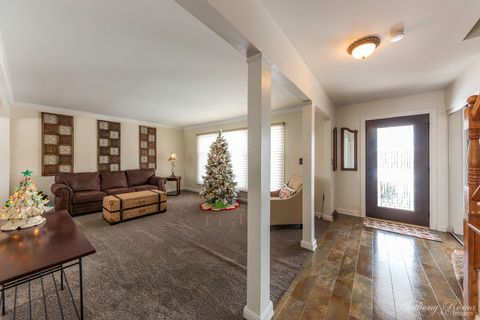 Tiny photo for 533 N Beck Road, Lindenhurst, IL 60046 (MLS # 12554120)