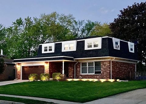 Photo of 533 N Beck Road, Lindenhurst, IL 60046 (MLS # 12554120)