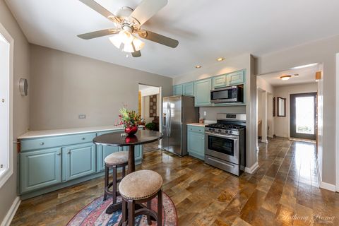 Tiny photo for 533 N Beck Road, Lindenhurst, IL 60046 (MLS # 12554120)