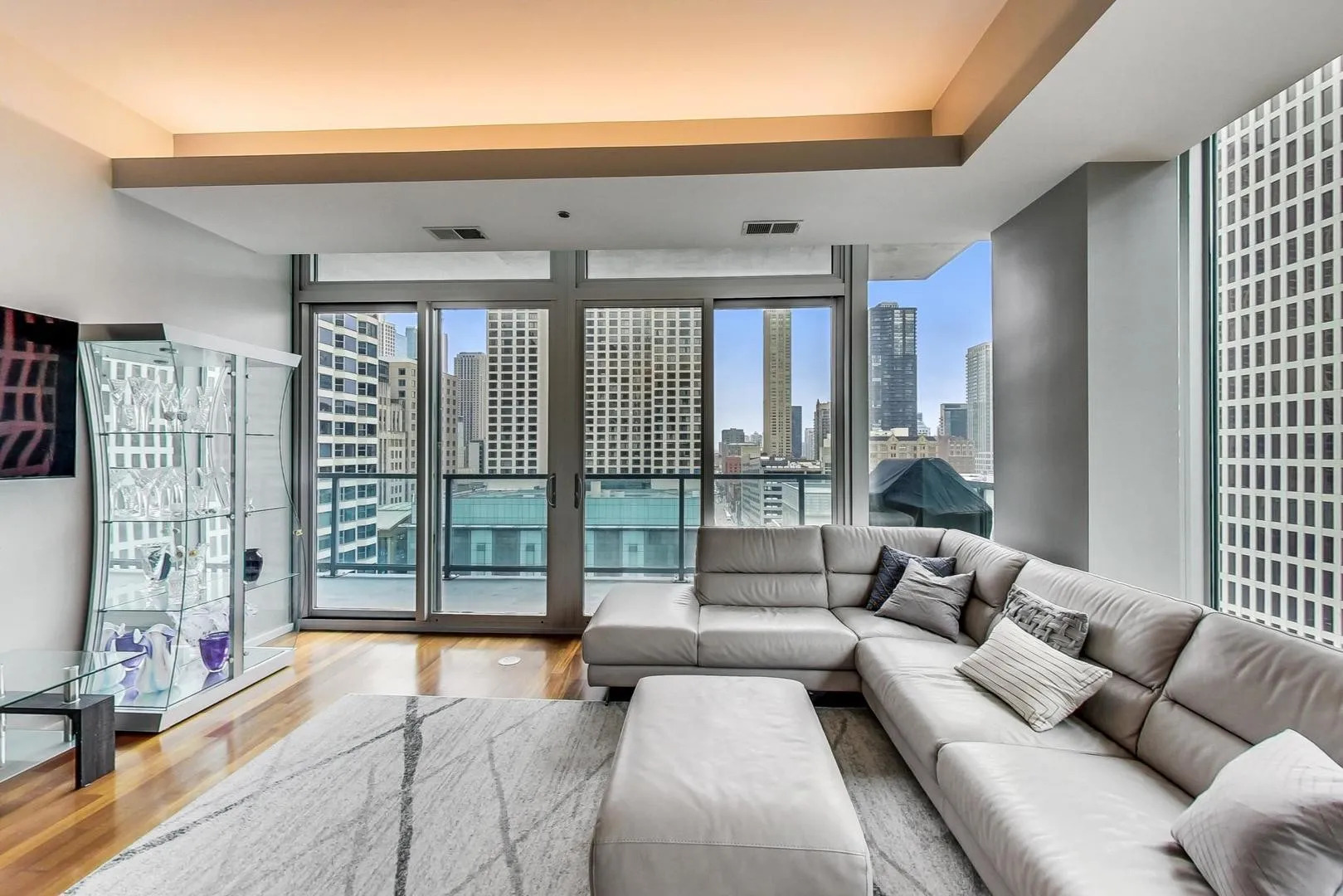 550 N Saint Clair Street 1408