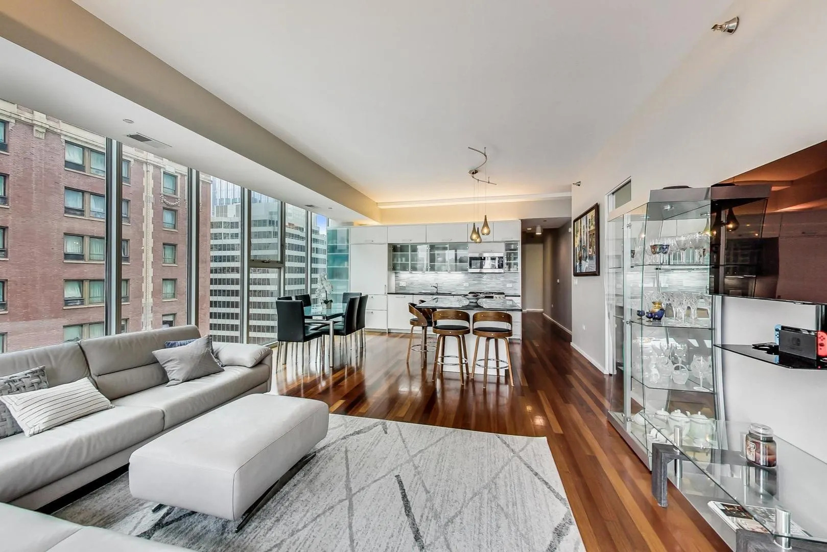 550 N Saint Clair Street 1408