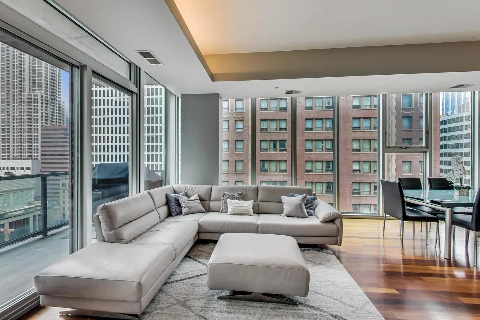 550 N Saint Clair Street 1408