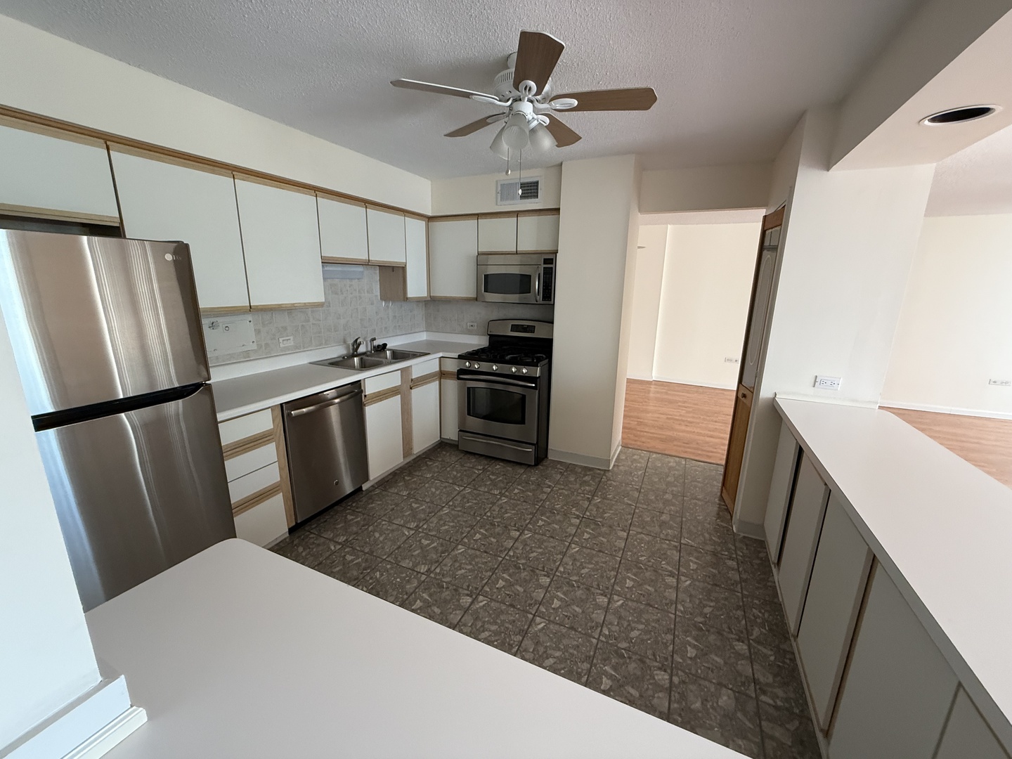 8809 W Golf Road 3D
