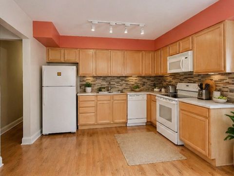 Tiny photo for 6828 N Greenview Avenue #2S, Chicago, IL 60626 (MLS # 12634641)