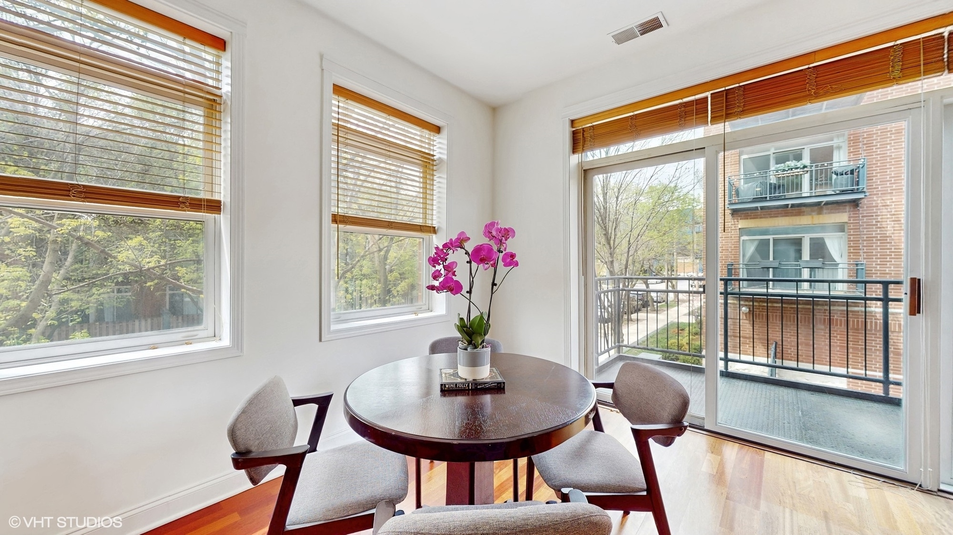 2320 W Saint Paul Avenue 204
