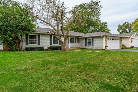 Tiny photo for 212 Wellington Avenue, Elk Grove Village, IL 60007 (MLS # 12784270)