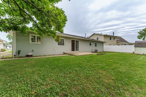 Tiny photo for 212 Wellington Avenue, Elk Grove Village, IL 60007 (MLS # 12784270)
