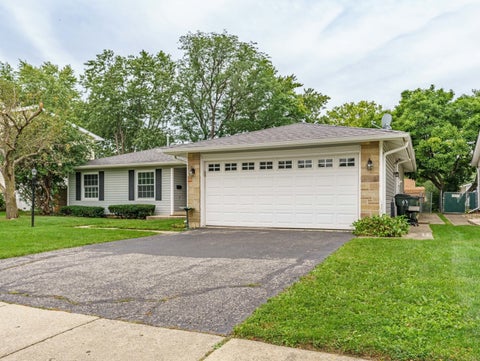 Tiny photo for 212 Wellington Avenue, Elk Grove Village, IL 60007 (MLS # 12784270)